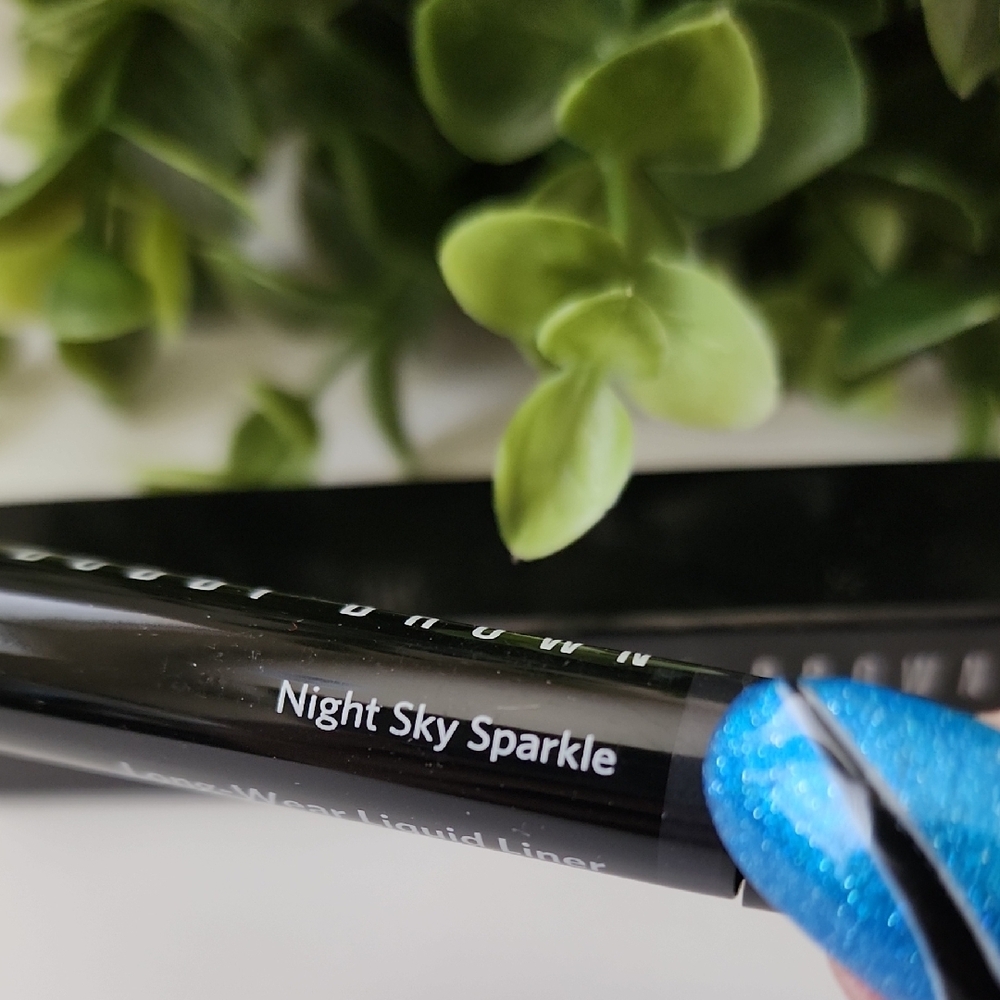 Bobbi Brown Liquid Eyeliner in Night Sky Sparkle - Picture 3 of 3